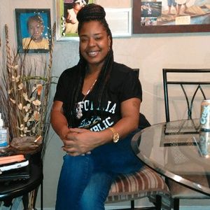 Meet your Posher, Lois